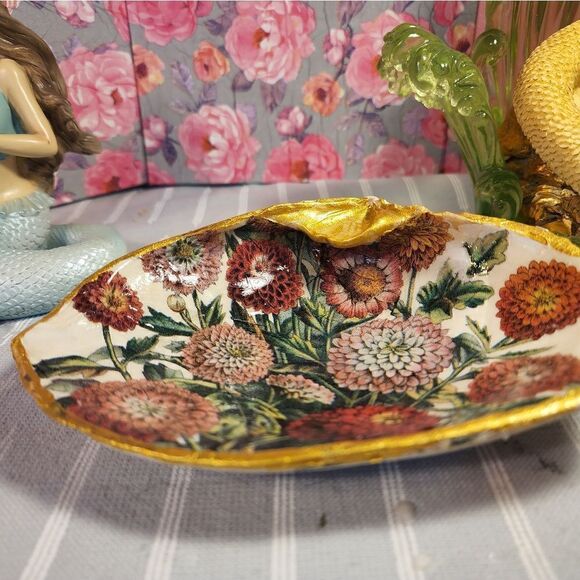 DECOUPAGE CLAM SHELL DECOUPAGE FALL FLOWERS ON A CLAM SHELL TRINKET DISH - Picture 6 of 11